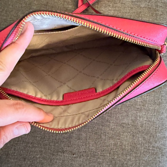 Michael Kors Fuchsia Crossbody Bag with Gold Chain - Picture 3 of 4